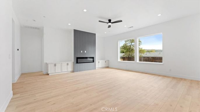 Empty room, Interior, Recessed Lighting, Wood Texture Flooring