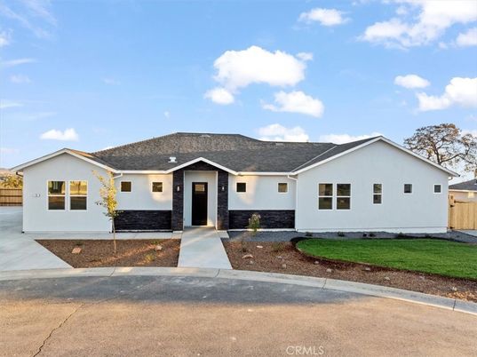 Exterior, Facade, Ranch