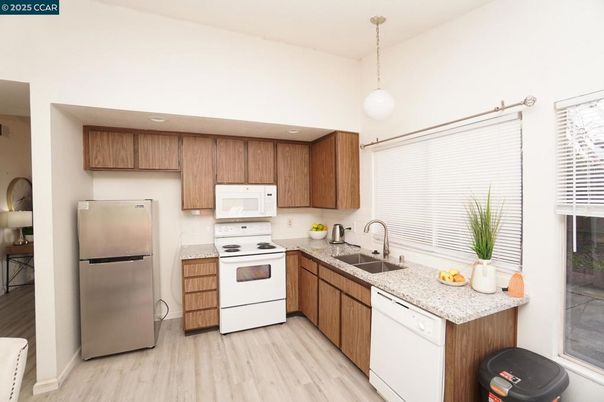 Interior, Kitchen, Pendant Lights, Wood Texture Flooring