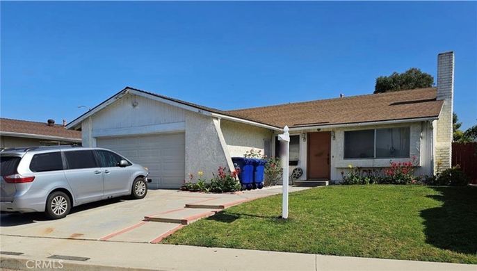 Attached, Exterior, Facade, Ranch