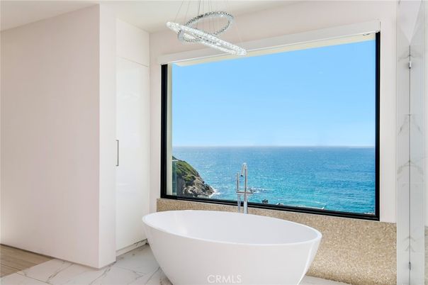 Bathroom, Free Standing Baths, Interior, Marble, Pendant Lights, Water
