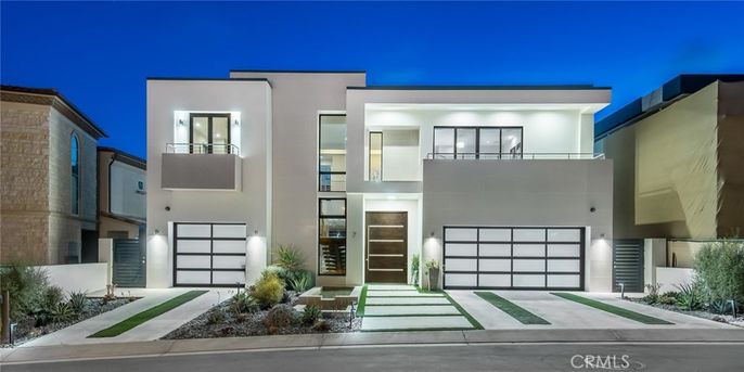 Attached, Exterior, Facade, Modern