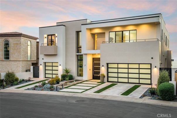 Attached, Exterior, Facade, Modern