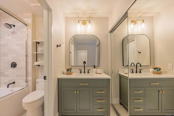 Bathroom, Dual Sink Vanities, Interior