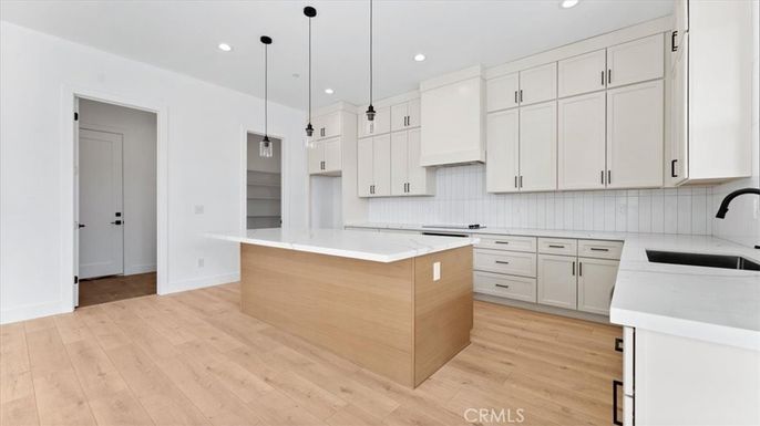 Interior, Kitchen, Pendant Lights, Recessed Lighting, Wood Texture Flooring