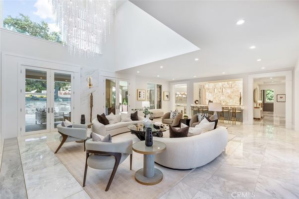 Chandelier, Dining room, Interior, Living room, Marble, Recessed Lighting