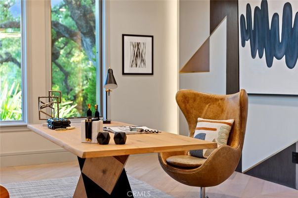 Home Office, Interior