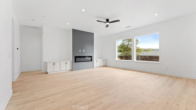 Empty room, Interior, Recessed Lighting, Wood Texture Flooring