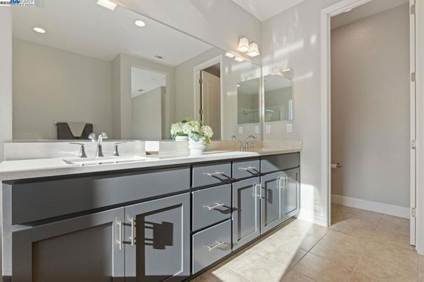 Bathroom, Dual Sink Vanities, Interior, Recessed Lighting