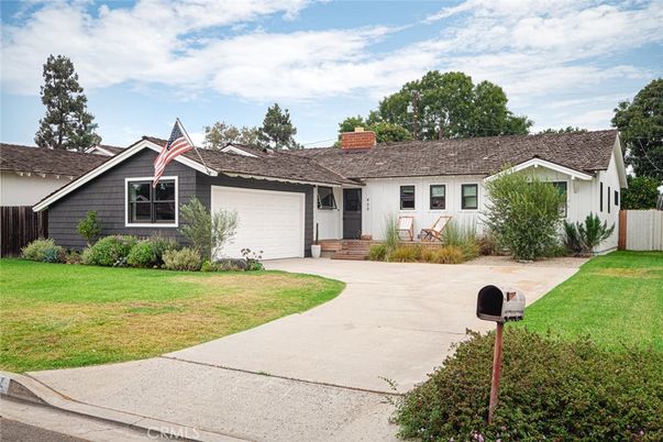 Attached, Exterior, Facade, Ranch
