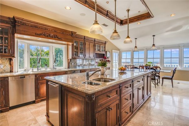 Dining room, Interior, Kitchen, Pendant Lights, Recessed Lighting, Stainless Steel Appliances, Water