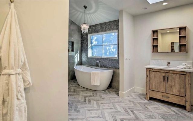 Bathroom, Free Standing Baths, Interior, Marble, Pendant Lights, Recessed Lighting