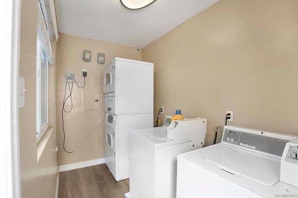 Interior, Utility Closets, Washer, Wood Texture Flooring