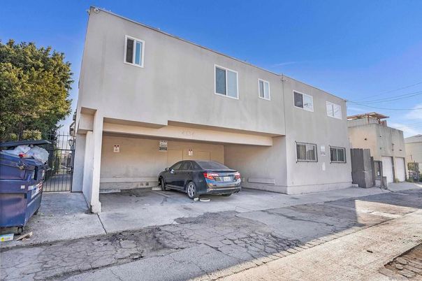 Attached, Exterior, Facade, Modern
