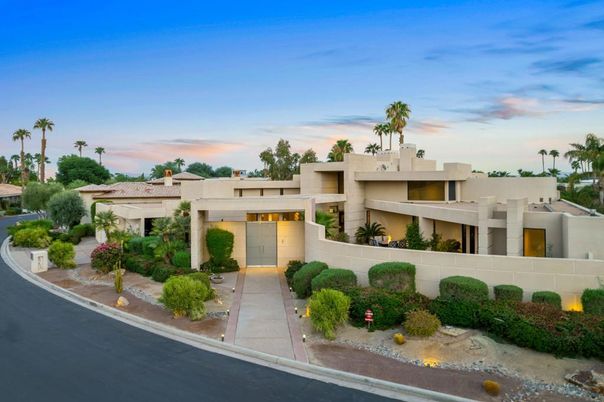 Attached, Exterior, Facade, Modern