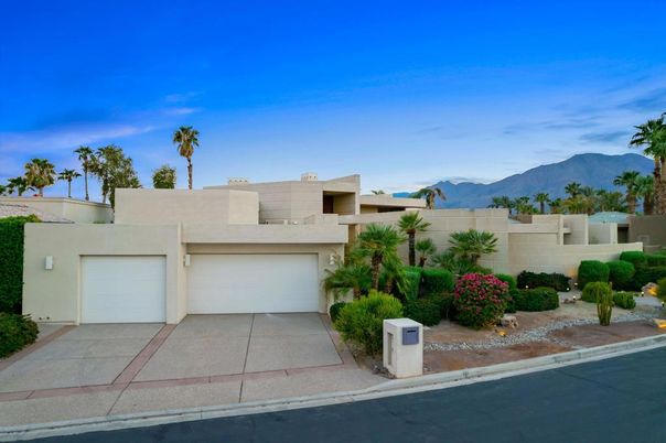 Attached, Exterior, Facade, Modern