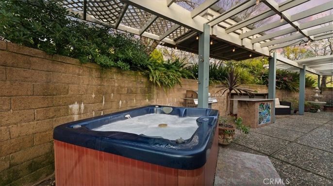 Exterior, Hot Tub