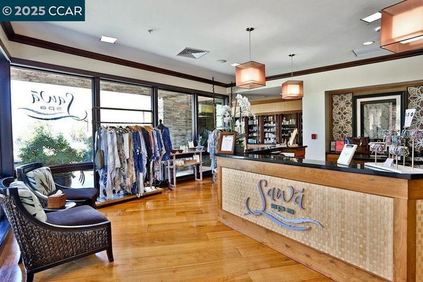 Interior, Pendant Lights, Recessed Lighting, Wood Texture Flooring