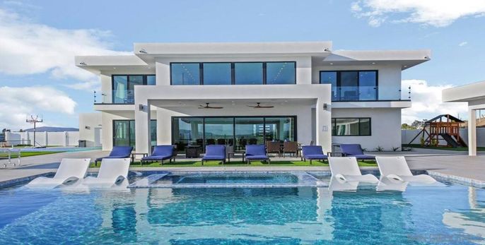 Exterior, Pool