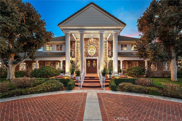 Exterior, Facade, Brick Facade, Georgian