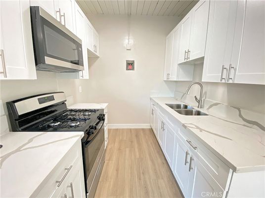 Interior, Kitchen, Pendant Lights, Wood Texture Flooring