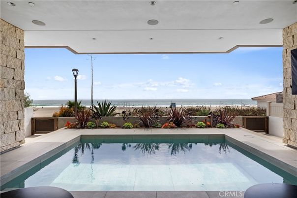 Exterior, Pool, Water