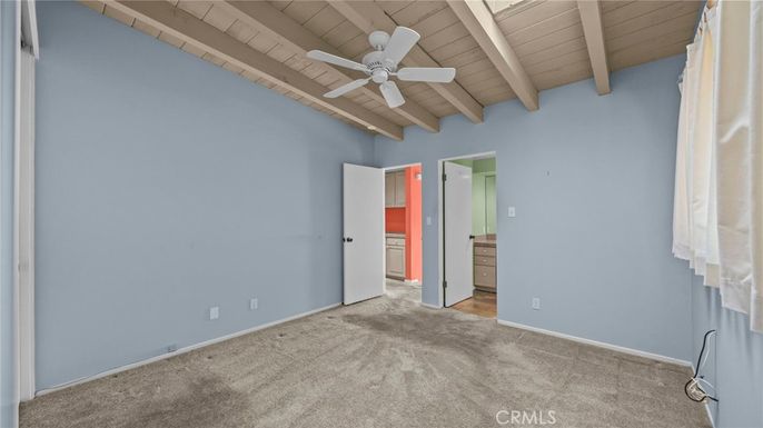 Empty room, Interior, Wooden Ceilings