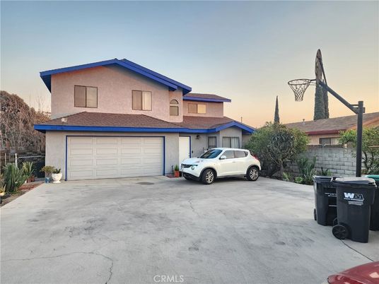 Attached, Exterior, Facade, American Craftsman