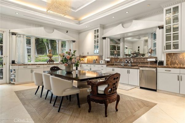 Chandelier, Dining room, Interior, Kitchen, Recessed Lighting, Stainless Steel Appliances