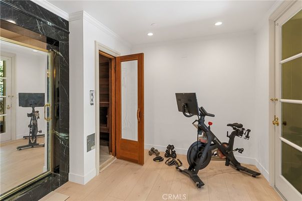 Fitness Equipment, Interior, Recessed Lighting, Wood Texture Flooring