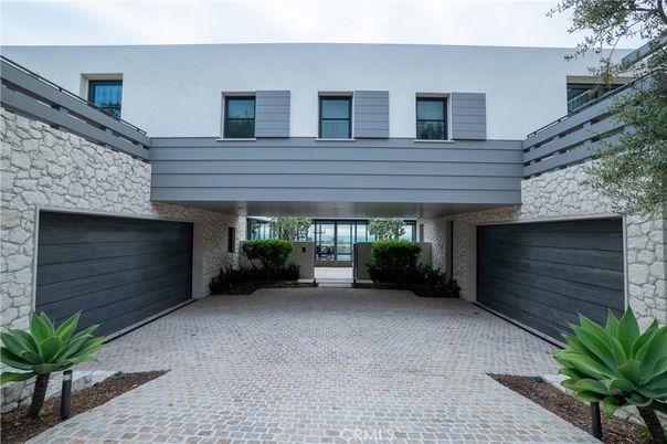Attached, Exterior, Facade, Modern