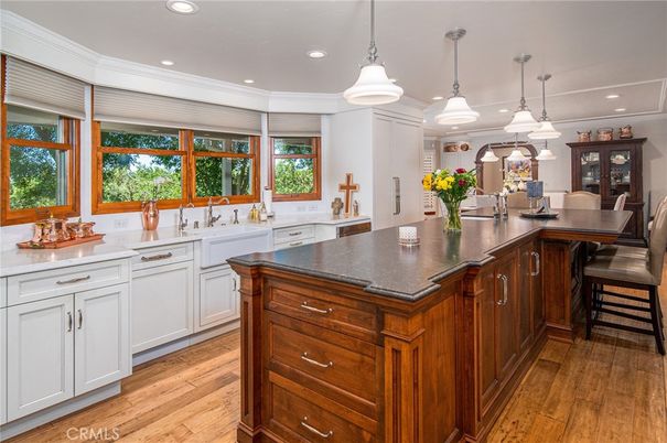 Dining room, Interior, Kitchen, Pendant Lights, Recessed Lighting, Wood Texture Flooring