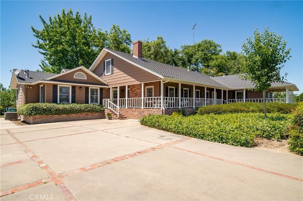 Exterior, Facade, Brick Facade, Ranch