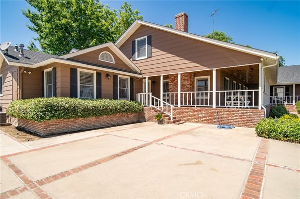 Exterior, Facade, Brick Facade, American Craftsman