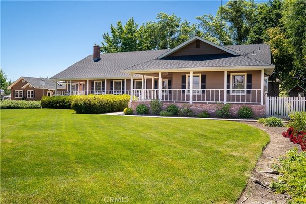 Backyard, Exterior, Facade, Ranch