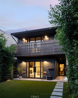 Backyard, Exterior, Facade, Brick Facade, Modern