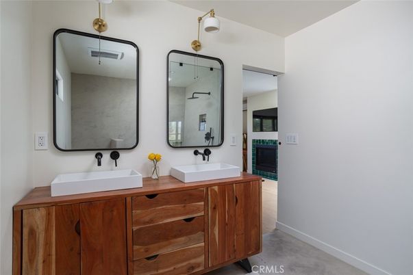 Bathroom, Dual Sink Vanities, Interior