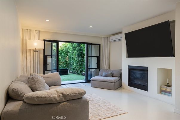 Fireplace, Interior, Living room, Recessed Lighting