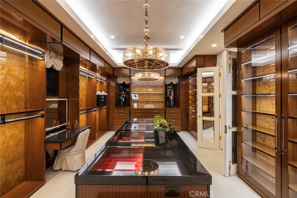 Chandelier, Interior, Recessed Lighting, Walk-in Closets