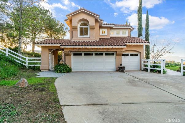 Attached, Exterior, Facade, Mediterranean