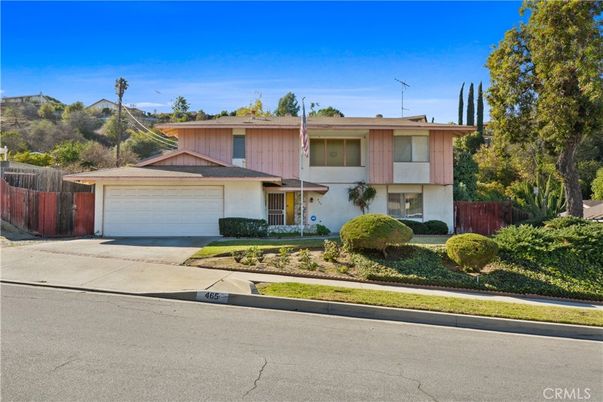 Attached, Exterior, Facade, Raised Ranch