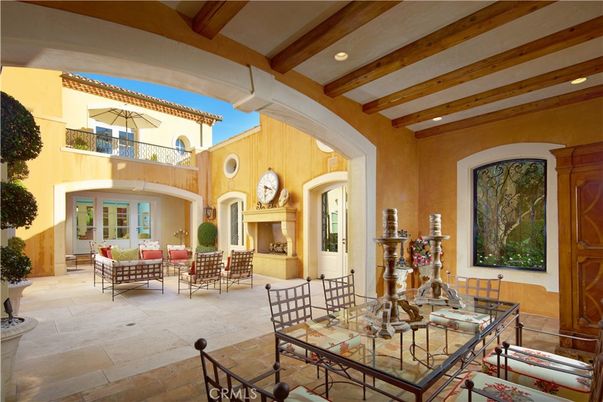 Exterior, Living room, Wooden Beams