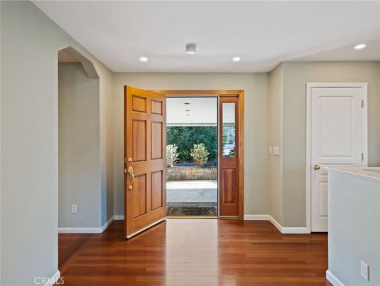 Interior, Recessed Lighting, Wood Texture Flooring