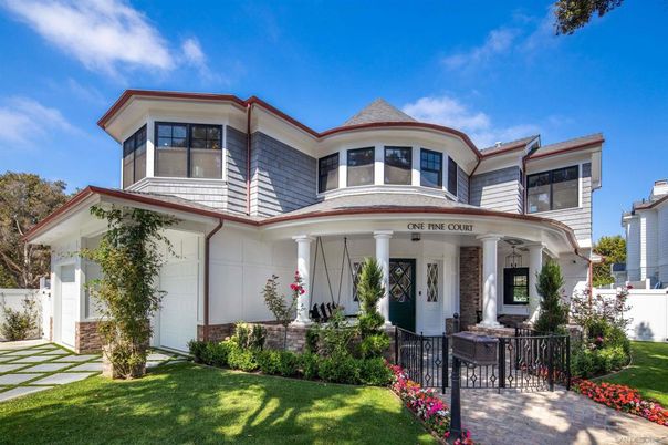 Attached, Exterior, Facade, Queen Anne Victorian