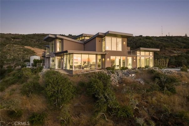 Backyard, Exterior, Facade, Modern