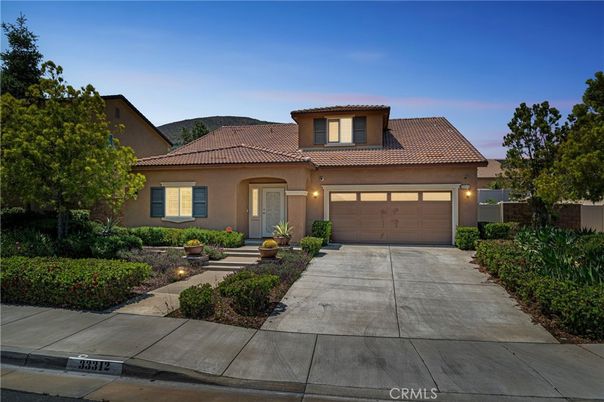 Attached, Exterior, Facade, Mediterranean