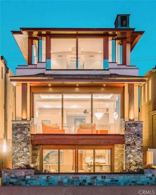 Exterior, Facade, Modern