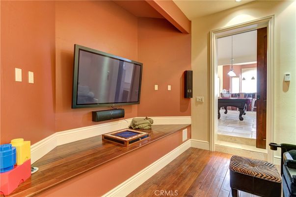 Interior, Pendant Lights, Recessed Lighting, Wood Texture Flooring