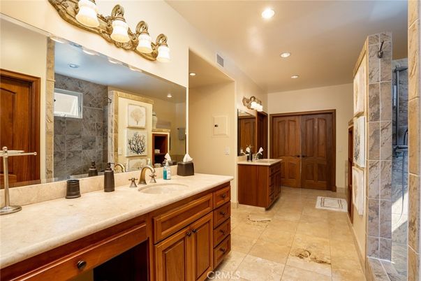 Bathroom, Dual Sink Vanities, Interior, Recessed Lighting