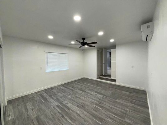 Empty room, Interior, Recessed Lighting, Wood Texture Flooring